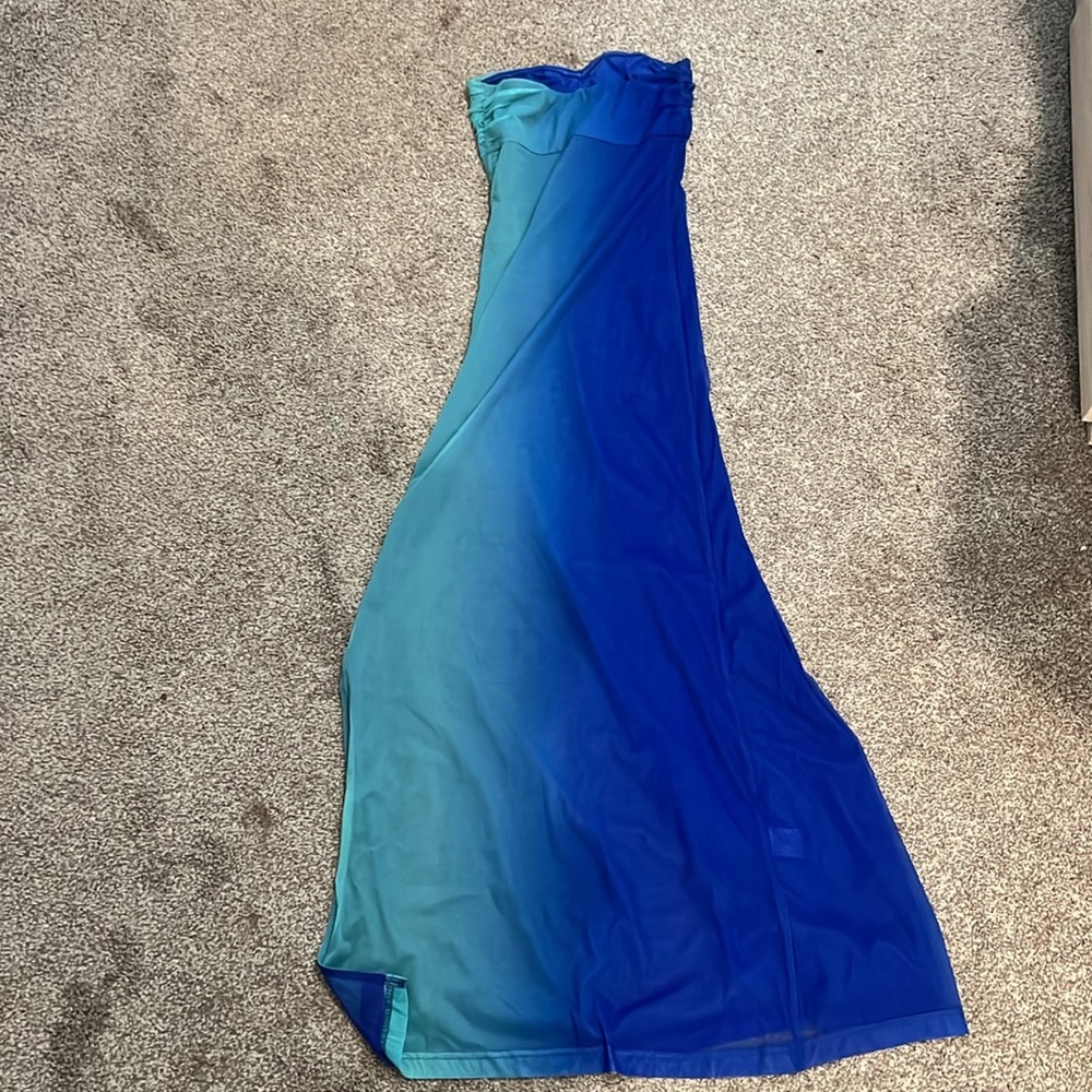 Elegant Blue-Green Strapless Dress - Picture 6 of 6